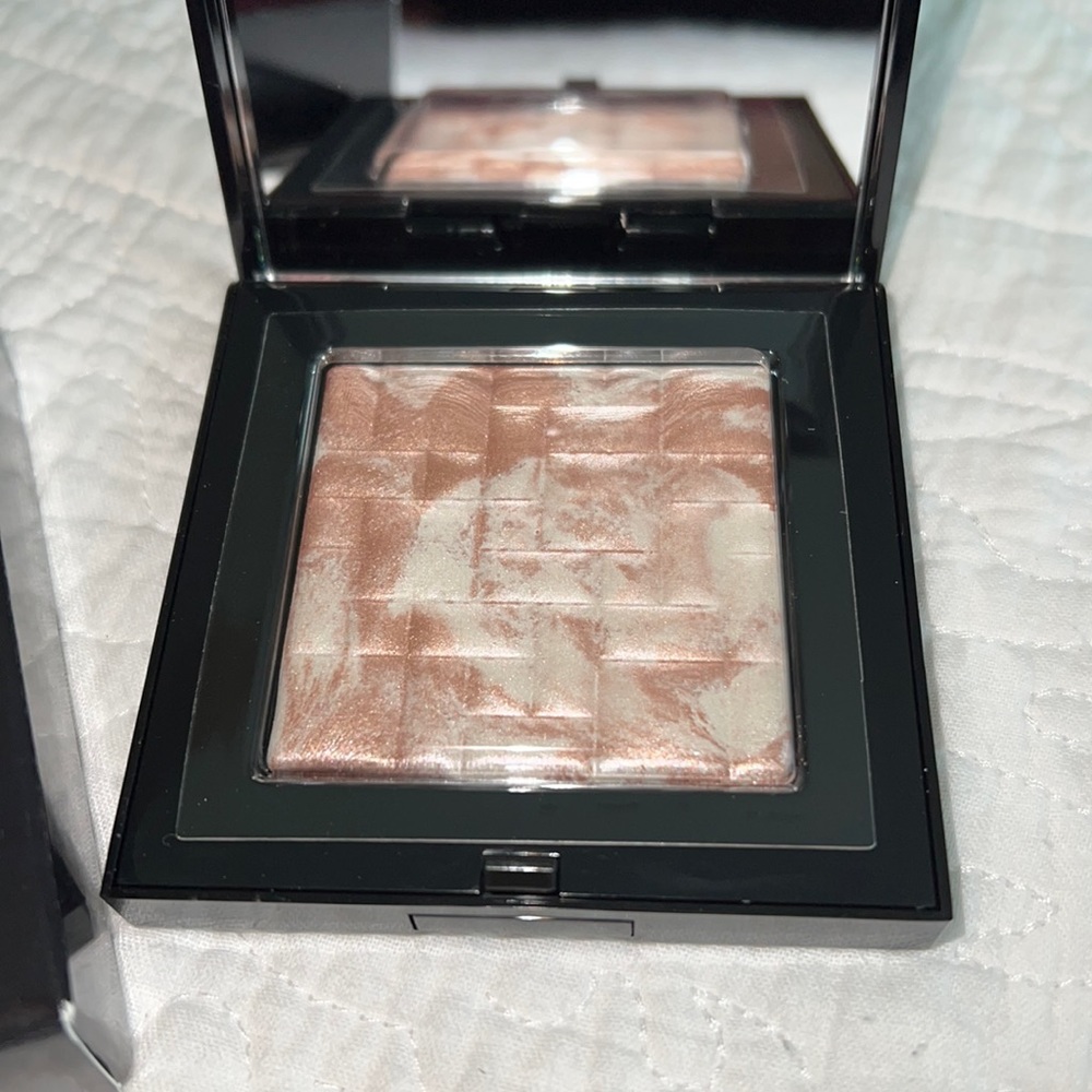Bobbi Brown Highlighting Powder - Picture 4 of 5